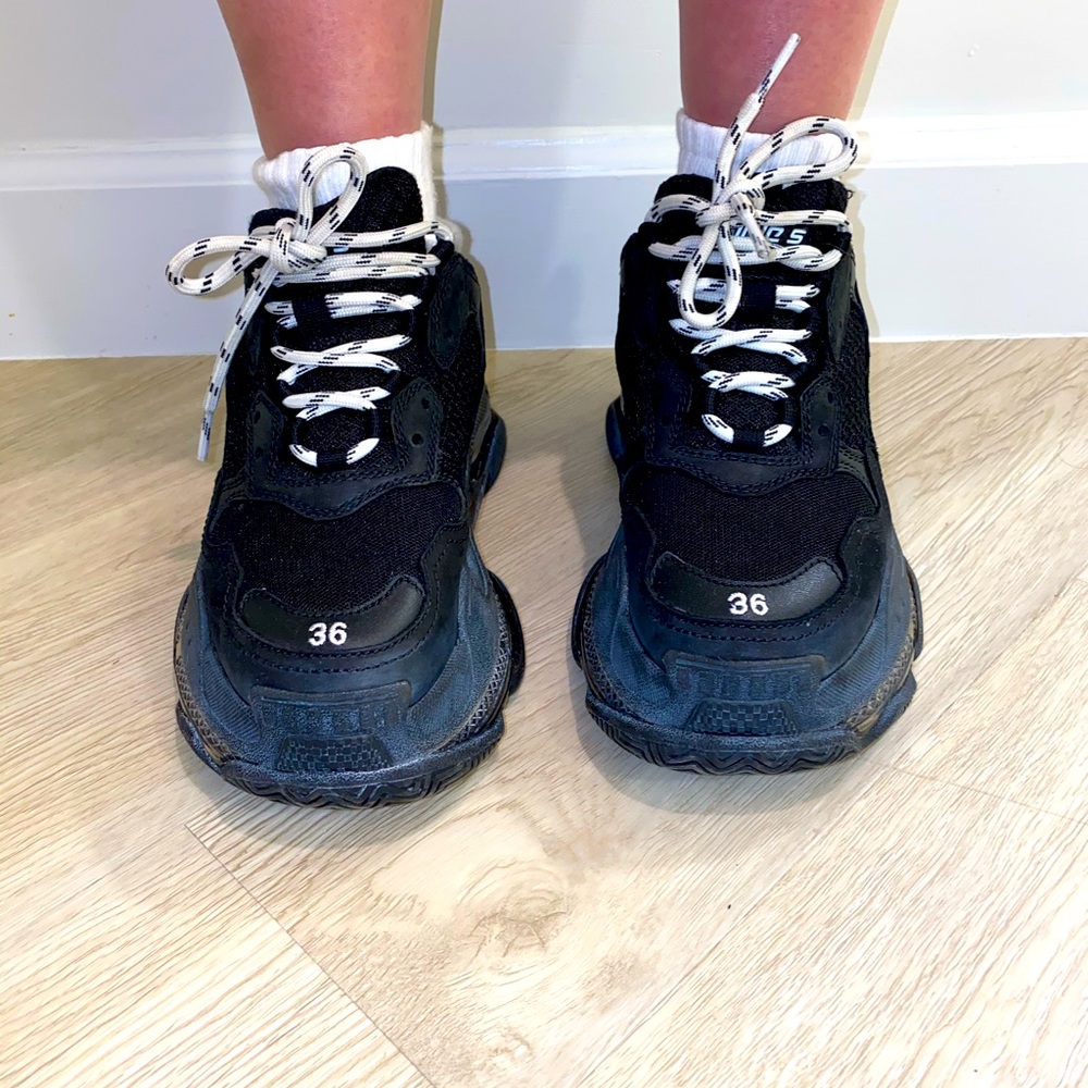 Balenciagas triple S sneaker black !!!! Size 36